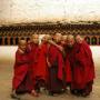 Paro | Mönche im Paro Dzong